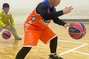  如何帮助初学者前锋提升篮球技能：适合初学者前锋的训练方法